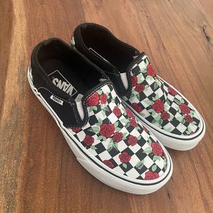 Checkered rose slip on Vans